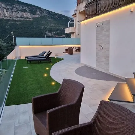 En Bedroom Blue Moon Πιάνο ντι Σορέντο