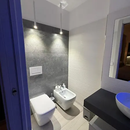 En Bedroom Blue Moon *