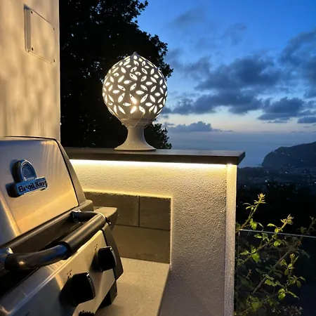 En Bedroom Blue Moon * Piano di Sorrento