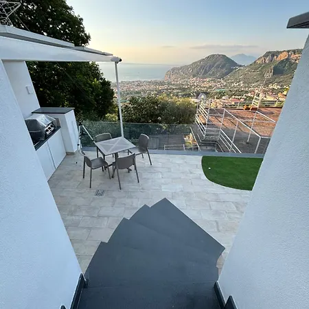En Bedroom Blue Moon Piano di Sorrento