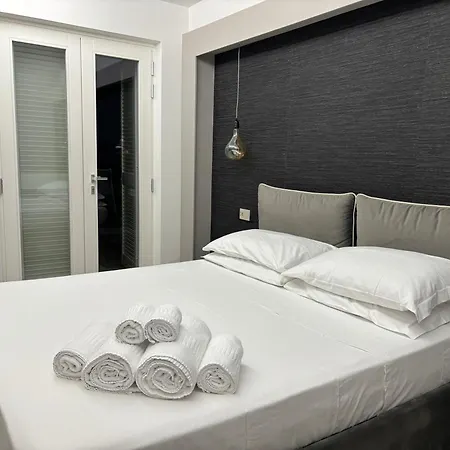 En Bedroom Blue Moon Piano di Sorrento