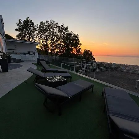 En Bedroom Blue Moon Bed and Breakfast 4*